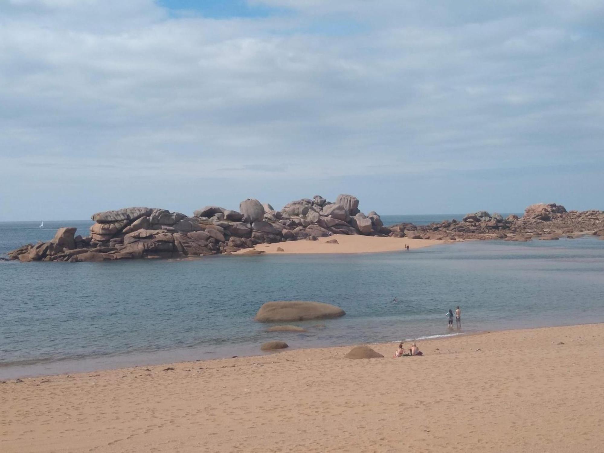 Holiday Home In A Quiet Location Near The Coast Pleumeur-Bodou Esterno foto