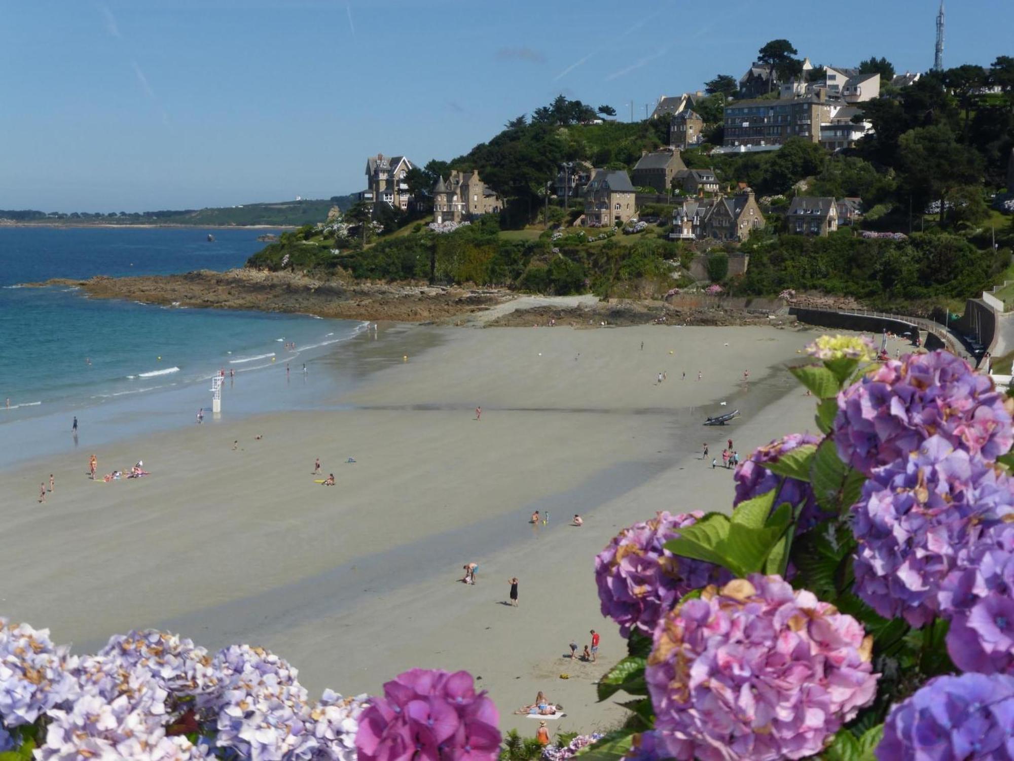 Holiday Home In A Quiet Location Near The Coast Pleumeur-Bodou Esterno foto
